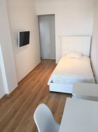 Bedrooms In Modern Guest House อัลมาดา ภายนอก รูปภาพ