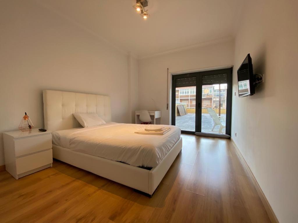 Bedrooms In Modern Guest House อัลมาดา ภายนอก รูปภาพ